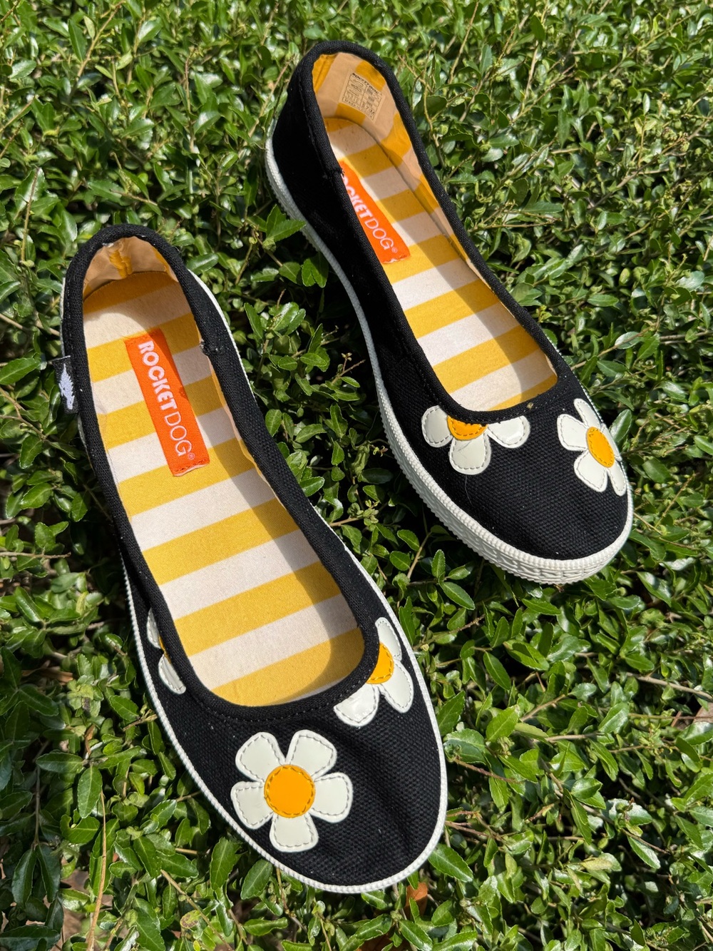 Rocket Dog Black Canvas Daisy Slip-On Ballet Flats
